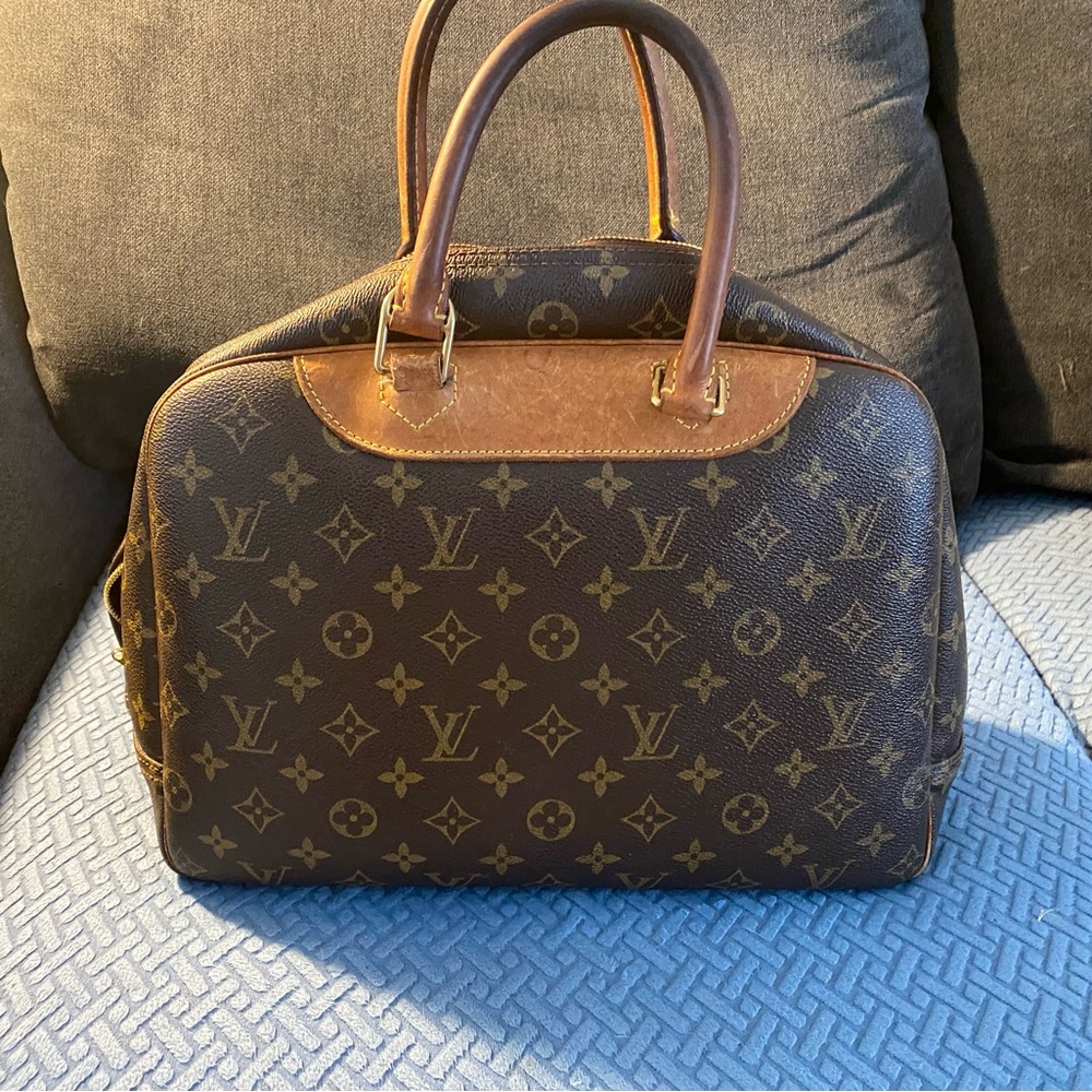 Authentic Louis Vuitton Deauville Monogram Bag - Picture 2 of 8